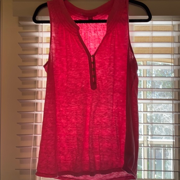 Lilly Pulitzer Tops - Prosecco pink Essie top Lilly Pulitzer large